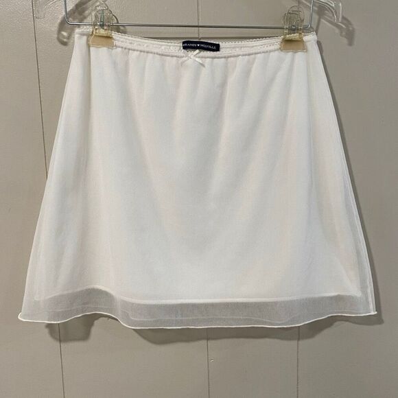 Brandy Melville White Mini Skirt Women’s Size 2 (Fits XS/S) - Picture 2 of 8